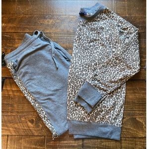 Medium cheetah lounge set